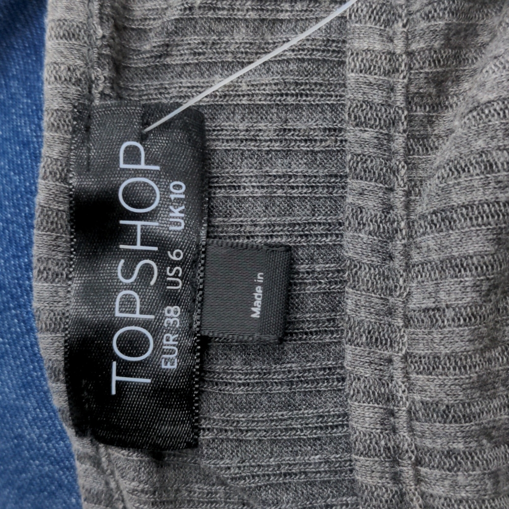 NWT TOPSHOP Ribbed Crop Top - Picture 2 of 5
